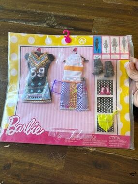 Barbie Fashionistas Graphic Design Model FBB79 Accessories FBB78 Boho Clothes
